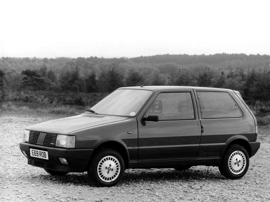  Fiat Uno Turbo i.e. 1985 года  (UK) (фото 2 из 4)
